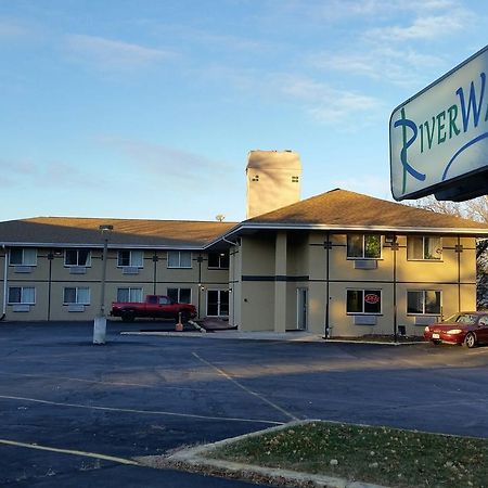 Riverwalk Inn & Suites Fort Atkinson Eksteriør billede
