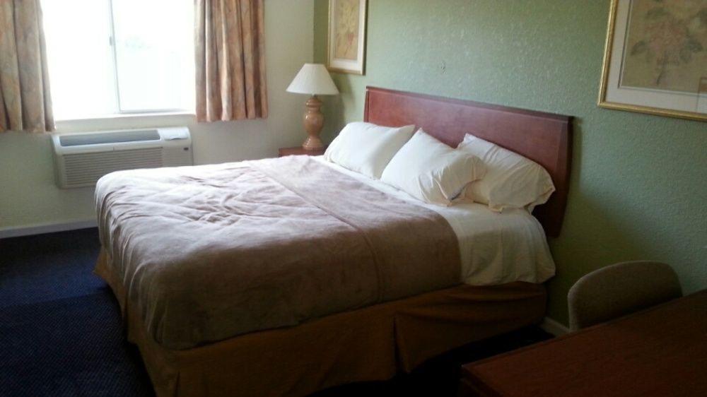 Riverwalk Inn & Suites Fort Atkinson Eksteriør billede