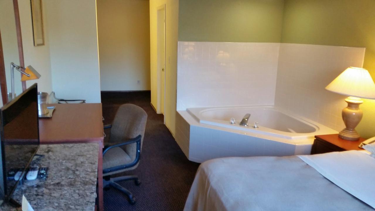 Riverwalk Inn & Suites Fort Atkinson Eksteriør billede