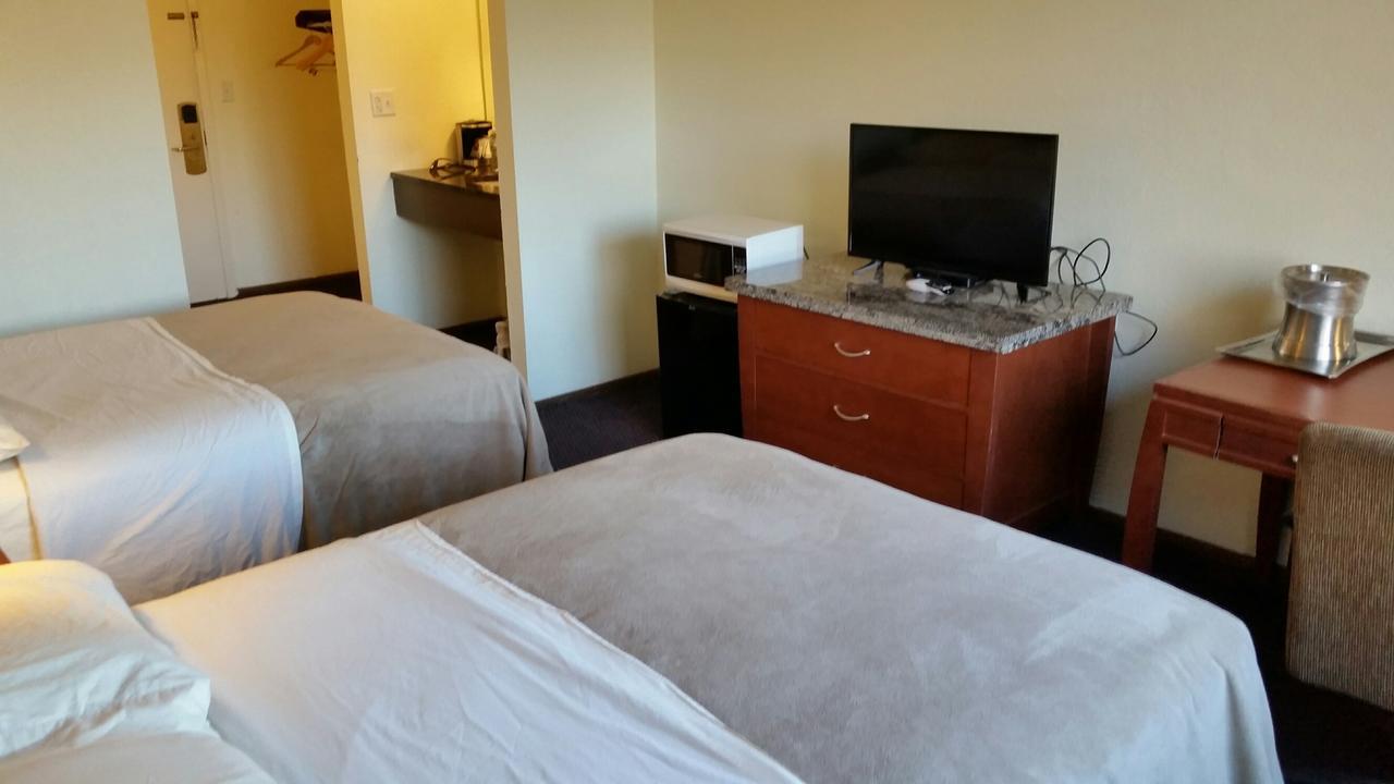 Riverwalk Inn & Suites Fort Atkinson Eksteriør billede