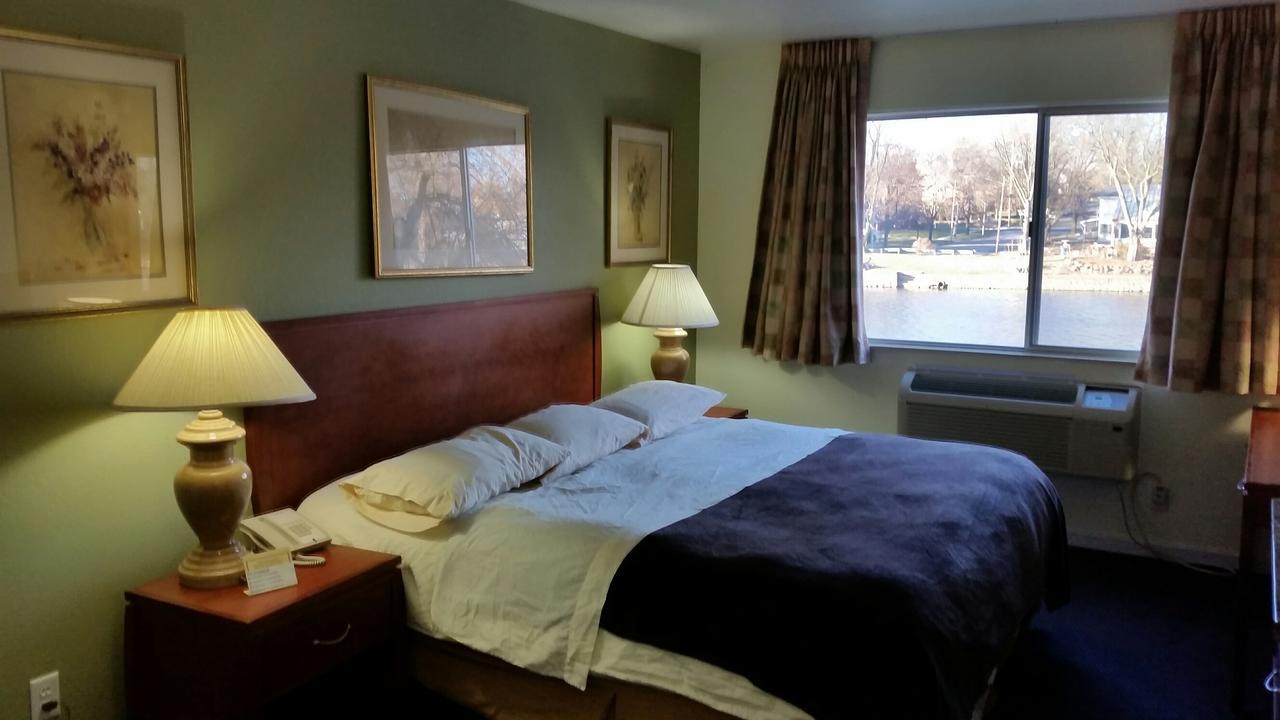 Riverwalk Inn & Suites Fort Atkinson Eksteriør billede