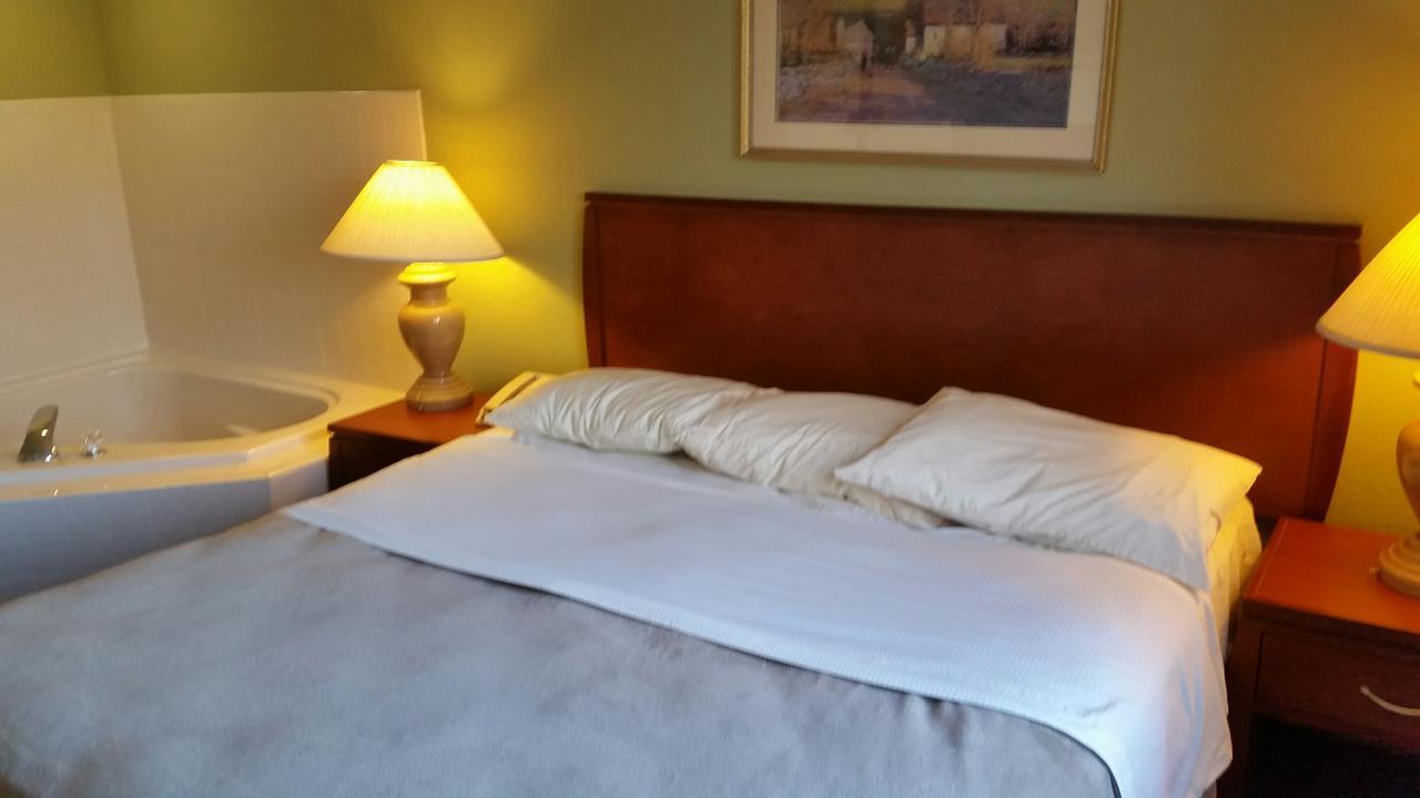 Riverwalk Inn & Suites Fort Atkinson Eksteriør billede
