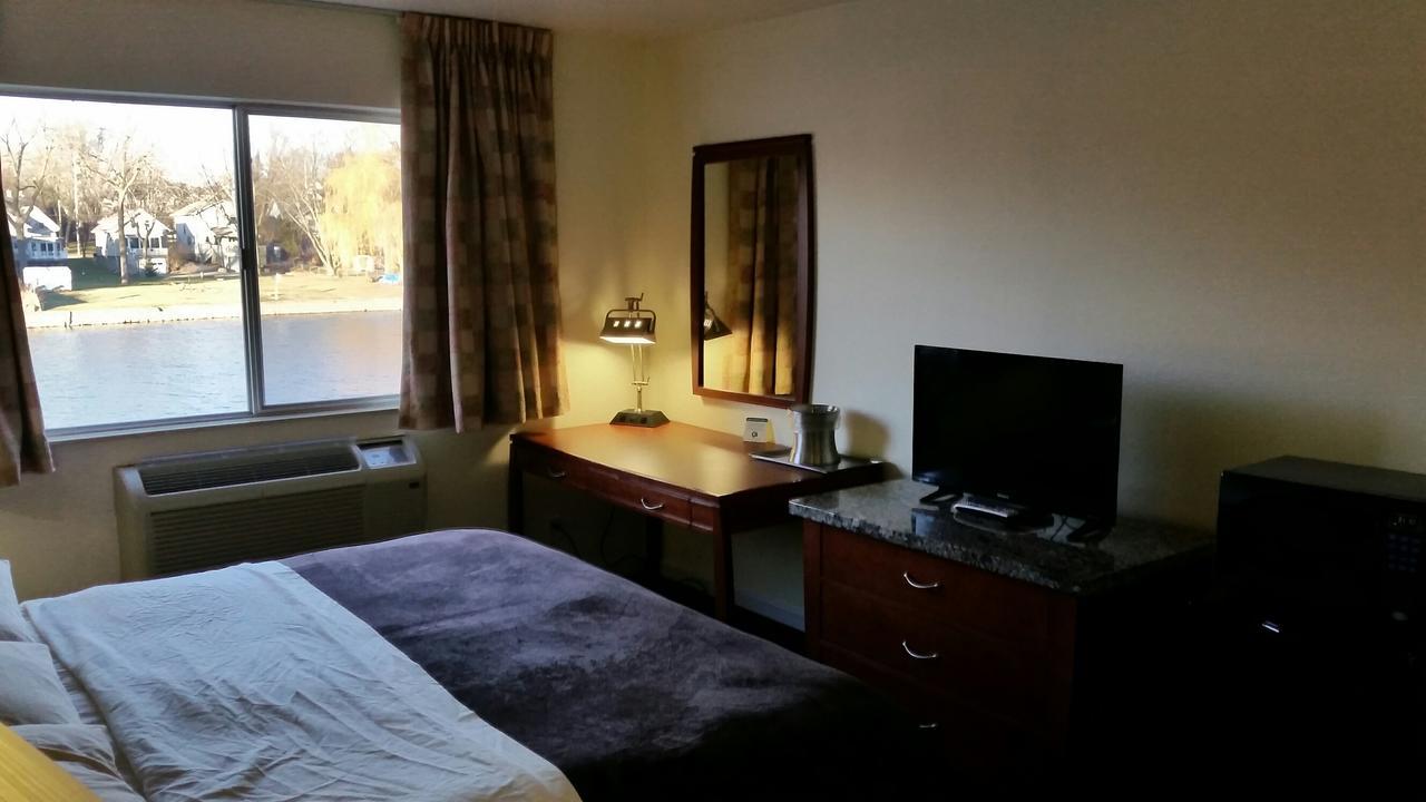 Riverwalk Inn & Suites Fort Atkinson Eksteriør billede