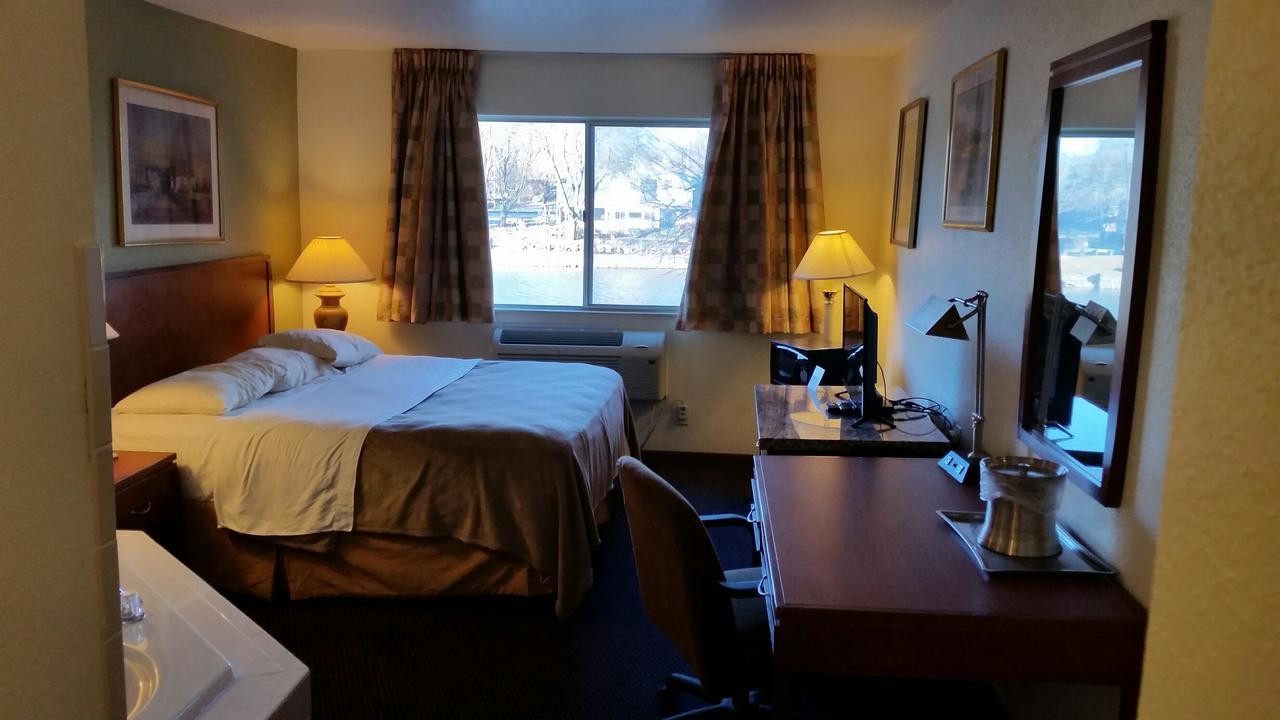 Riverwalk Inn & Suites Fort Atkinson Eksteriør billede