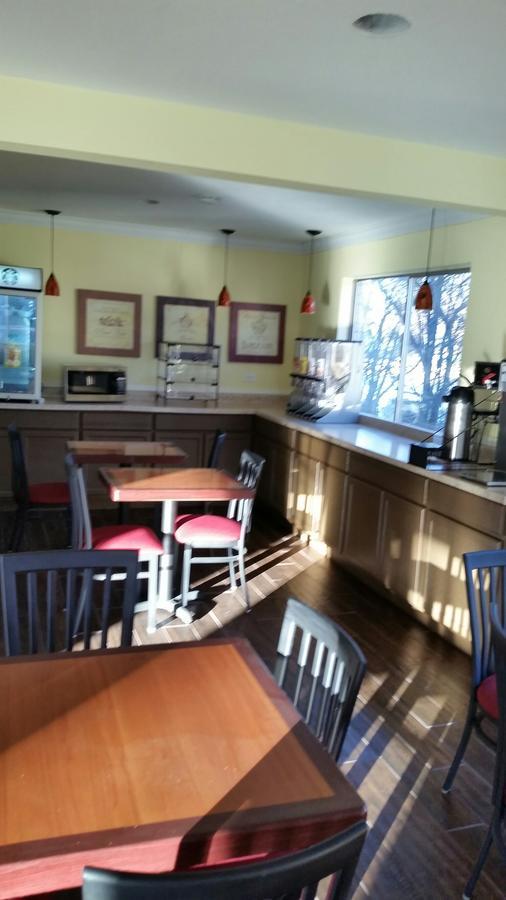 Riverwalk Inn & Suites Fort Atkinson Eksteriør billede
