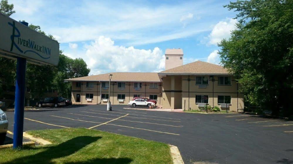 Riverwalk Inn & Suites Fort Atkinson Eksteriør billede