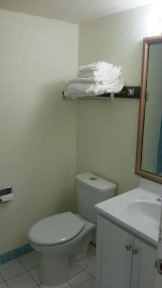 Riverwalk Inn & Suites Fort Atkinson Eksteriør billede