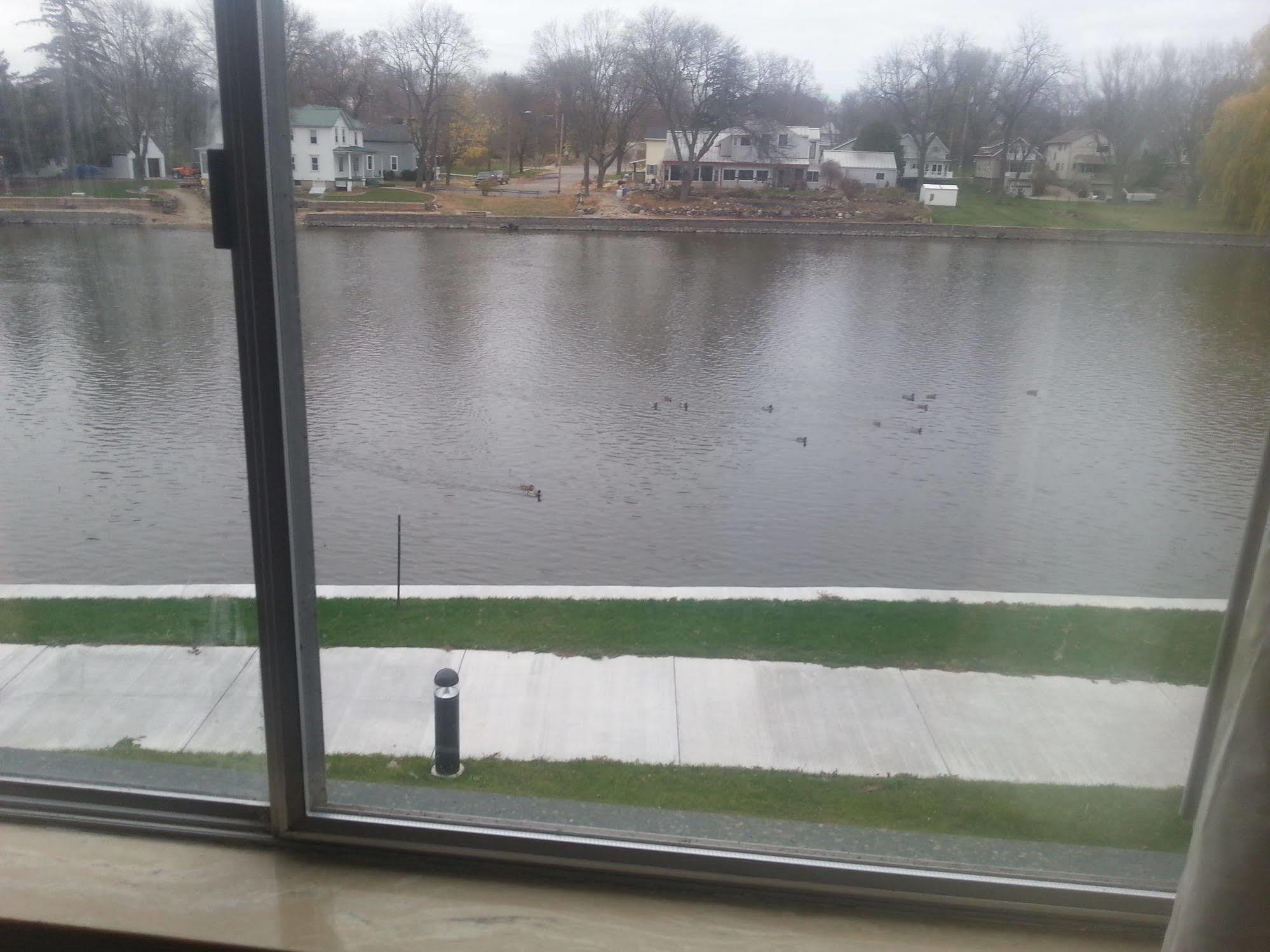 Riverwalk Inn & Suites Fort Atkinson Eksteriør billede