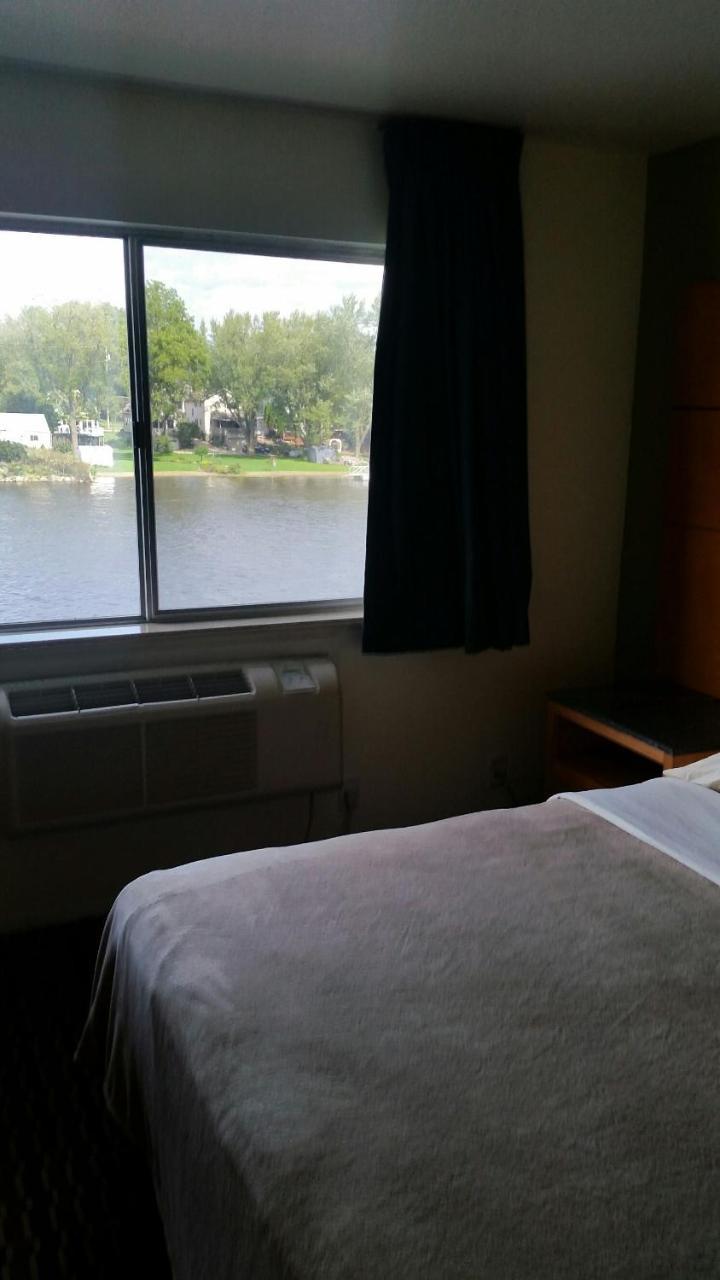 Riverwalk Inn & Suites Fort Atkinson Eksteriør billede