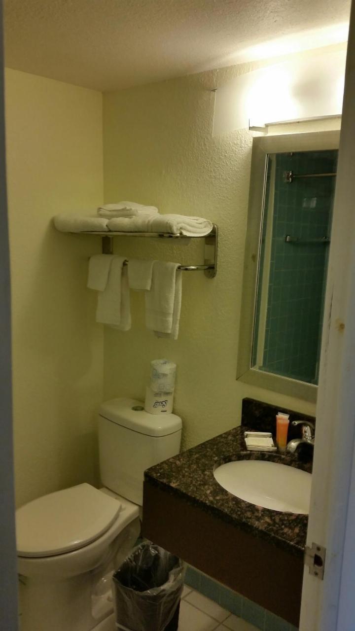 Riverwalk Inn & Suites Fort Atkinson Eksteriør billede