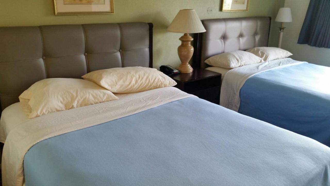 Riverwalk Inn & Suites Fort Atkinson Eksteriør billede