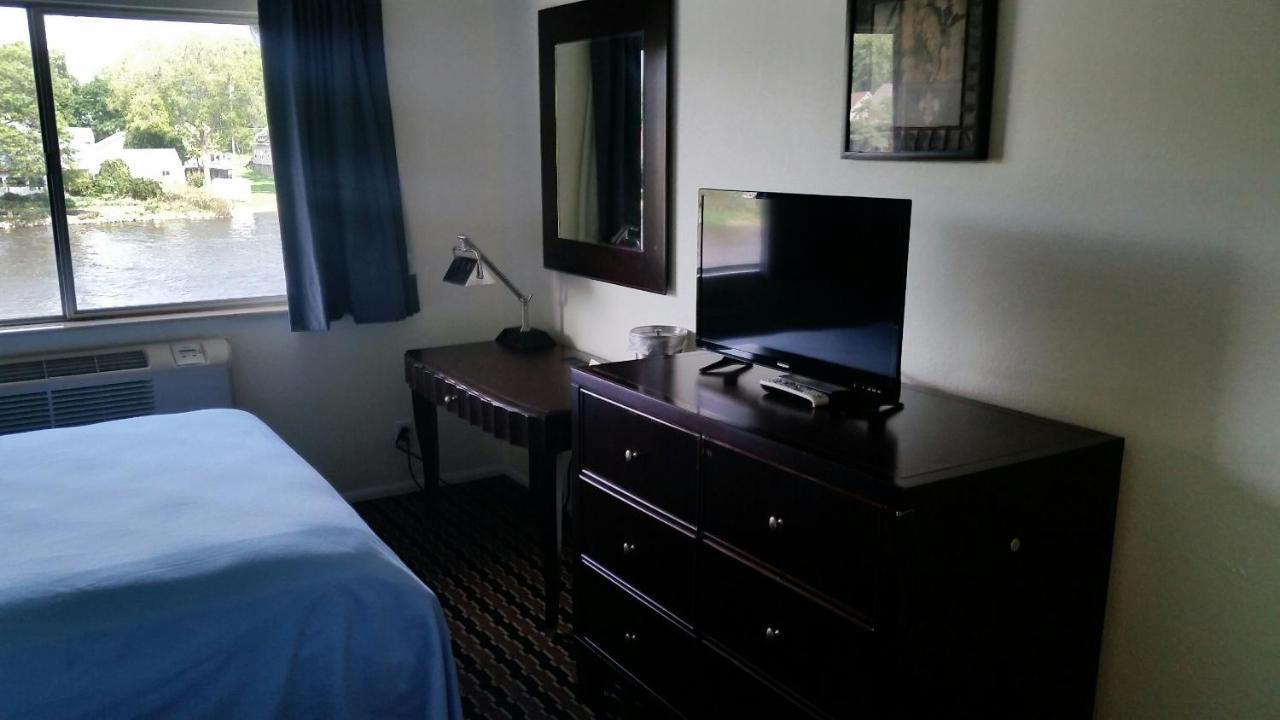 Riverwalk Inn & Suites Fort Atkinson Eksteriør billede