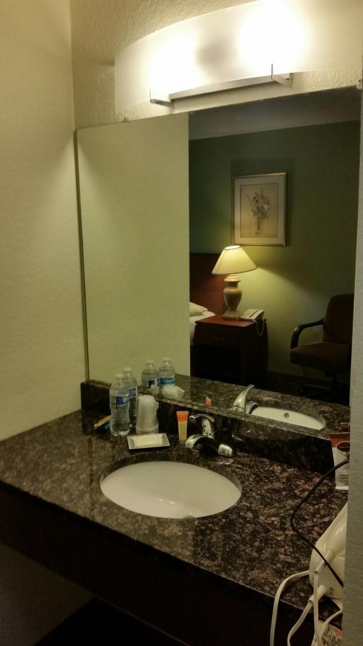 Riverwalk Inn & Suites Fort Atkinson Eksteriør billede