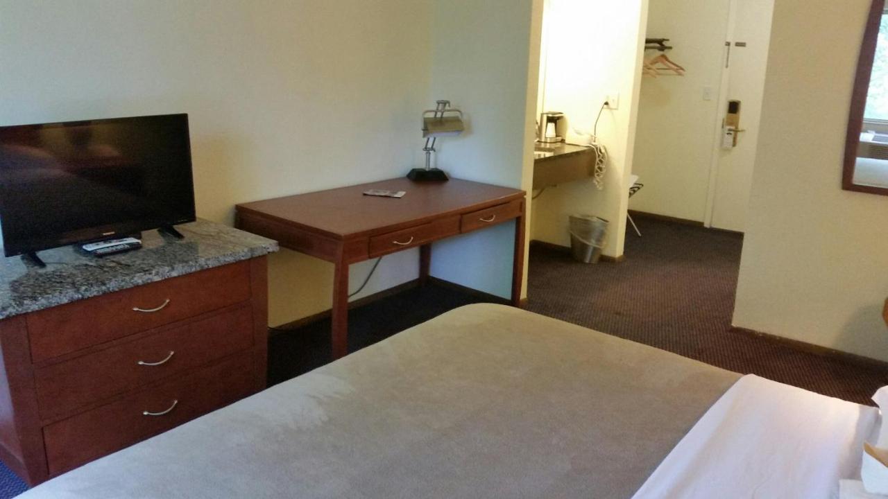 Riverwalk Inn & Suites Fort Atkinson Eksteriør billede